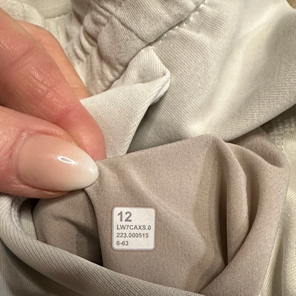 lululemon athletica Women’s Sofstreme High Rise 4” Shorts, Size 12, EUC
